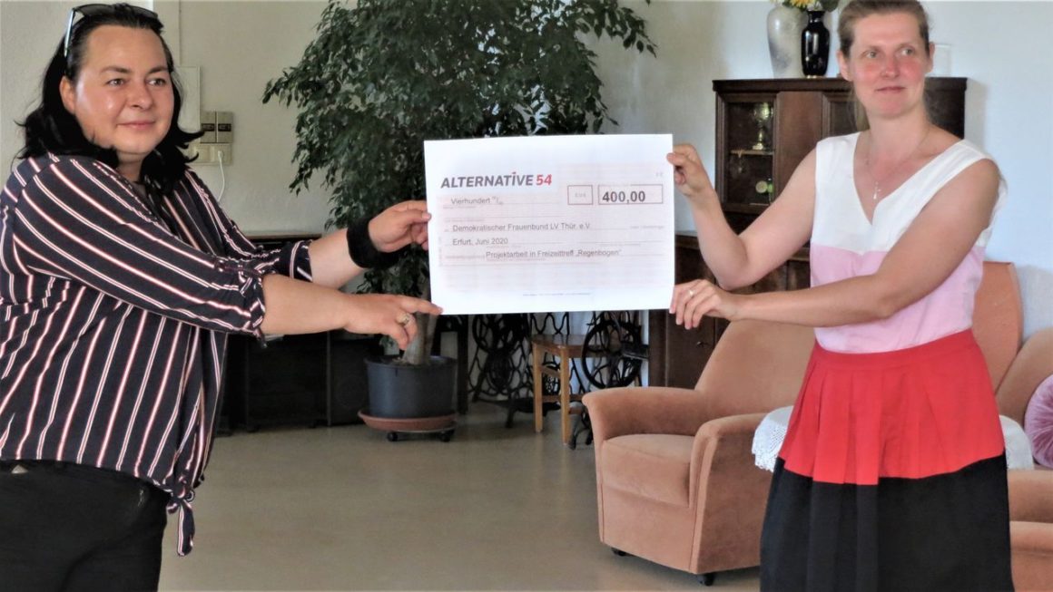 Scheck-Übergabe an Freizeittreff Regenbogen e.V. in Rudolstadt