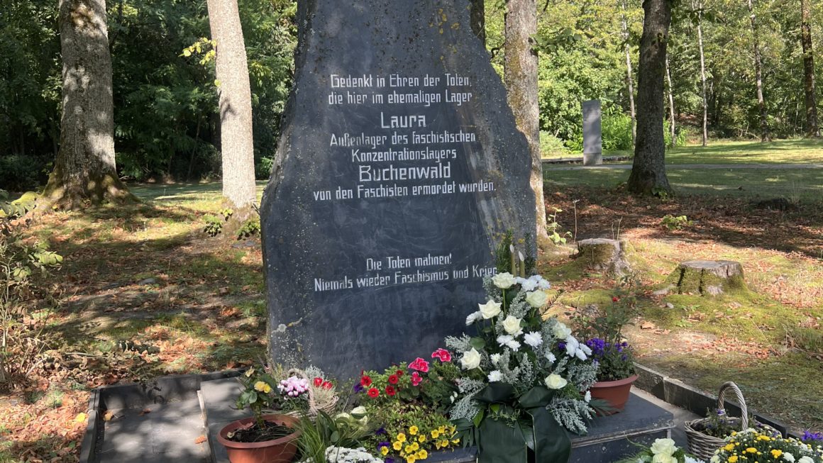 Gedenken zum 82. Jahrestag der Lagererrichtung des KZ Außenlagers Laura bei Lehesten