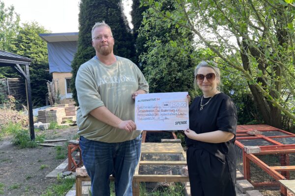 Scheckübergabe der Alternative 54 e.V. an den Tierschutzverein Bad Blankenburg e.V.