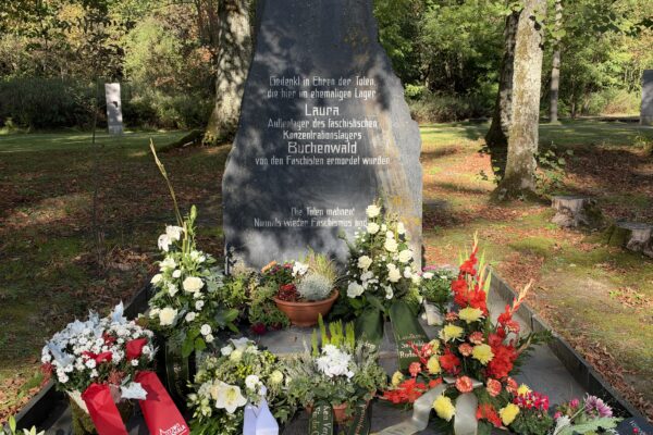 Gedenken zum 83. Jahrestag der Lagererrichtung des KZ Außenlagers Laura bei Lehesten